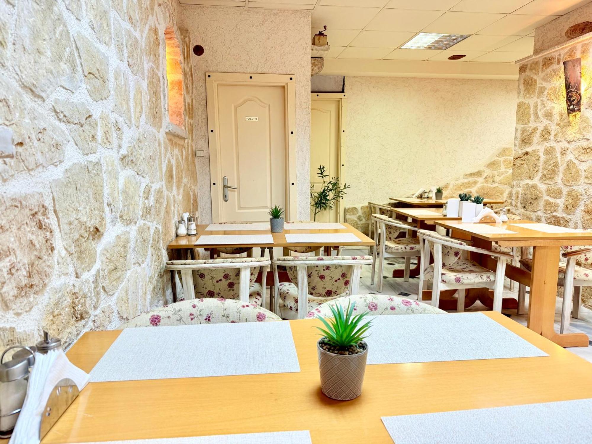 Perla Di Mare Oda ve Kahvaltı Budva
